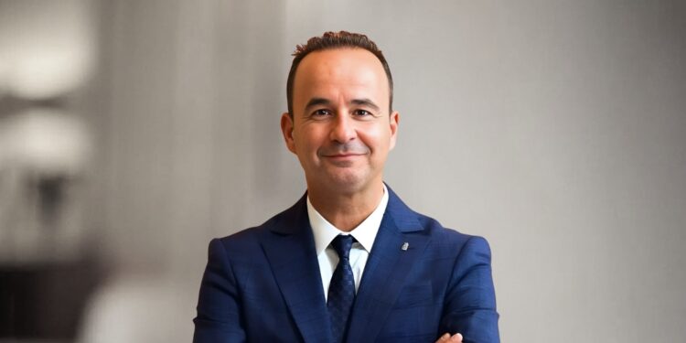 𝗡𝗲𝗱 𝗖𝗮𝗽𝗲𝗹𝗲𝗿𝗶𝘀 – 𝗔 𝗗𝗶𝘀𝘁𝗶𝗻𝗴𝘂𝗶𝘀𝗵𝗲𝗱 𝗟𝗲𝗮𝗱𝗲𝗿 𝗦𝘁𝗲𝗲𝗿𝗶𝗻𝗴 𝗘𝘅𝗰𝗲𝗹𝗹𝗲𝗻𝗰𝗲 𝗶𝗻 𝗟𝘂𝘅𝘂𝗿𝘆 𝗛𝗼𝘀𝗽𝗶𝘁𝗮𝗹𝗶𝘁𝘆