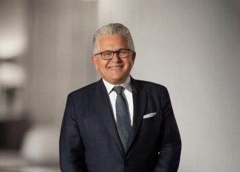 𝗚𝗲𝗿𝗿𝗶𝘁 𝗚𝗿𝗮𝗳: 𝗔 𝗩𝗶𝘀𝗶𝗼𝗻𝗮𝗿𝘆 𝗚𝗹𝗼𝗯𝗮𝗹 𝗛𝗼𝘀𝗽𝗶𝘁𝗮𝗹𝗶𝘁𝘆 𝗘𝘅𝗲𝗰𝘂𝘁𝗶𝘃𝗲 𝗘𝗹𝗲𝘃𝗮𝘁𝗶𝗻𝗴 𝗟𝘂𝘅𝘂𝗿𝘆 𝗘𝘅𝗽𝗲𝗿𝗶𝗲𝗻𝗰𝗲𝘀 𝗔𝗰𝗿𝗼𝘀𝘀 𝗖𝗼𝗻𝘁𝗶𝗻𝗲𝗻𝘁𝘀