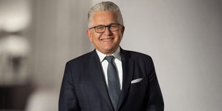 𝗚𝗲𝗿𝗿𝗶𝘁 𝗚𝗿𝗮𝗳: 𝗔 𝗩𝗶𝘀𝗶𝗼𝗻𝗮𝗿𝘆 𝗚𝗹𝗼𝗯𝗮𝗹 𝗛𝗼𝘀𝗽𝗶𝘁𝗮𝗹𝗶𝘁𝘆 𝗘𝘅𝗲𝗰𝘂𝘁𝗶𝘃𝗲 𝗘𝗹𝗲𝘃𝗮𝘁𝗶𝗻𝗴 𝗟𝘂𝘅𝘂𝗿𝘆 𝗘𝘅𝗽𝗲𝗿𝗶𝗲𝗻𝗰𝗲𝘀 𝗔𝗰𝗿𝗼𝘀𝘀 𝗖𝗼𝗻𝘁𝗶𝗻𝗲𝗻𝘁𝘀